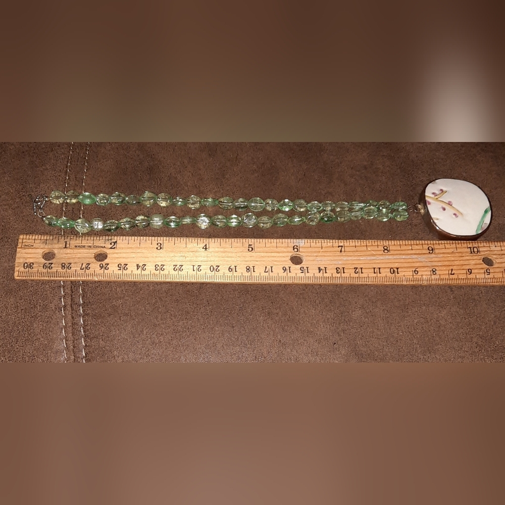 Pottery shard pendant on beaded necklace toggle clasp green and white - Picture 4 of 15